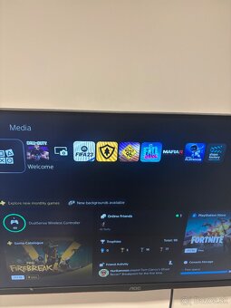 PS5 s mechanikou + 2 ovladače + monitor - 3