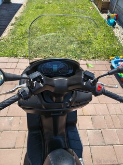 Suzuki Burgman UH 125 - 3