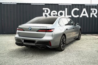 BMW M760e xDrive A/T Na prenájom - 3
