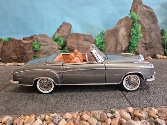 Prodám model 1:18 Mercedes Benz 220SE cabrio - 3