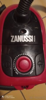 Vysávač 1600W - 3