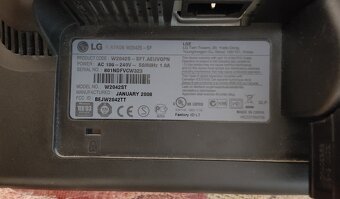 Predám 20'' LG širokouhlý štandardný LCD - 3