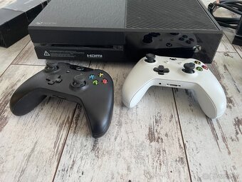XBOX ONE s kinect senzorom + 2x ovládač a 4x hra - 3