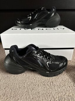 Givenchy - original - 3