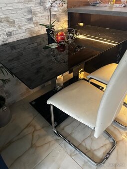 Stôl a stoličky - 3