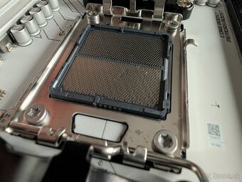 MSI B850 Základná doska s poškodenými pinmi - 3