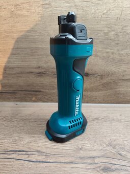 makita dco180 rotačná fréza - 3