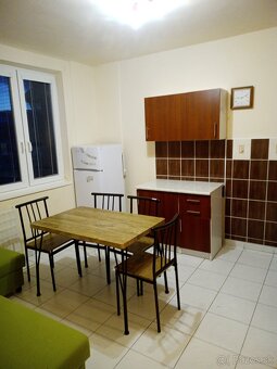 Ponúkam na prenajom 1-izbový byt na Zd.N. v Leviciach. - 3