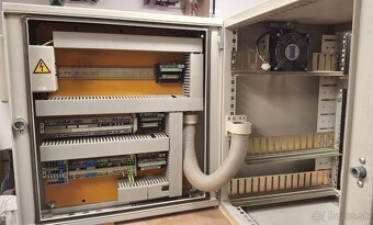 Rack 19" + rozvádzač - 3