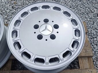Mercedes R15 - 3
