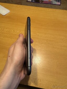 Iphone 11 Čierny 64GB - 3