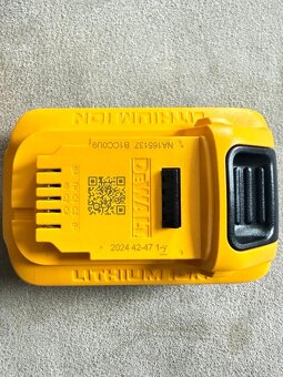 Nová sada nabíječky DeWALT DCB 1102E2+ 2x DCB 518 - 3
