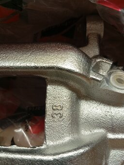 Predám nový zadný brzdový strmeň Škoda/Golf,viď fotto - 3