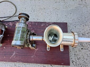 Mlynček s prevodovkou a motorom - 3