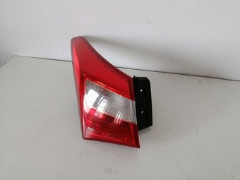 svetlo LZ hyundai i30 HB 60€ - 3