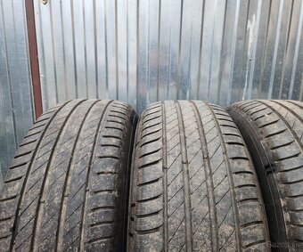 215/60R16 - 3