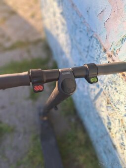 Predám na súčiastky kolobežku Ninebot E25E - 3