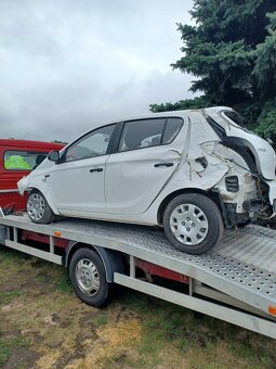 Rozpredám Hyundai I20 1.2 2012 G4LA - 3