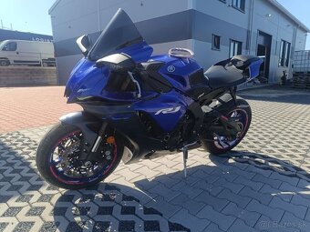 Yamaha R1 - 3