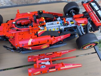 Stavebnica Formula 1 Technic 42207 Ferrari SF-24 F1 - 3