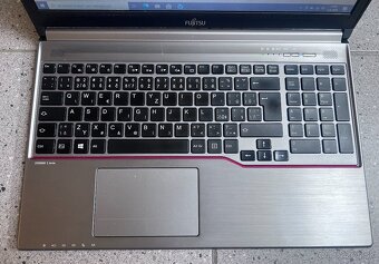 Fujitsu E754 / i5 / 8GB / 256GB / 2x bat. / dock / kovový - 3