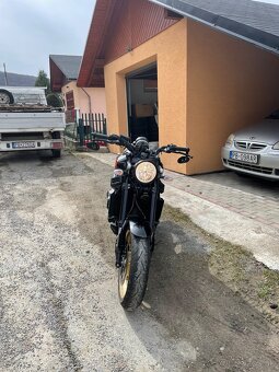 YAMAHA XSR 900 - 3