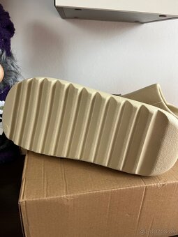 Yeezy Slide - 3