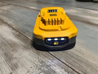 Baterie Dewalt powerstack 5ah - 3