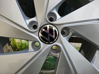 Atraktívna, originálna zimná sada VW - 5x112 r17+205/50 r17 - 3