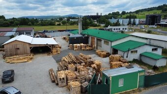 Uzavretý priemyselný areál prevádzkovou budovou - 3