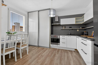 Zrekonštruovaný a zariadený 3-izbový byt s balkónom - 3