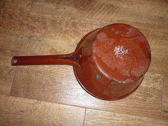 Smaltovaný hrniec - 3