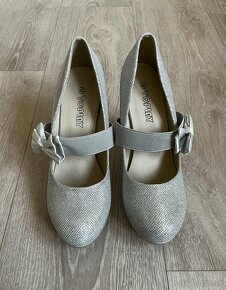 lodičky striebornej (trblietavej) farby č. 40 - 3