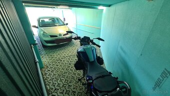 Veľká motorka a veľké auto spolu - 3