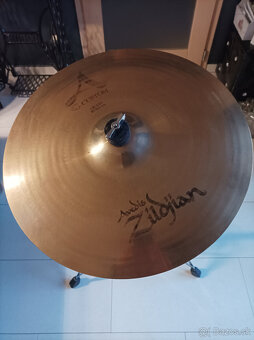 Zildjian Avedis Custom Crash 40cm činel - 3