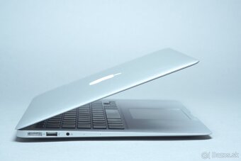 ZÁRUKA/ Macbook Air 13.3"/I5 1.8HZ/8GB RAM/128GB SSD/CZ - 3