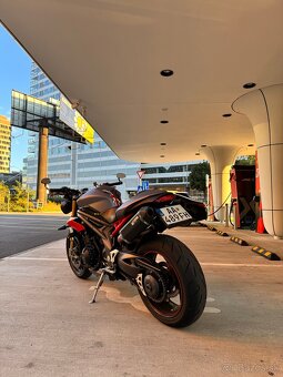 Triumph Speed Triple 1050R (2016) - 3
