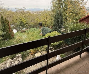 Záhradná chata s výhľadom na mesto - 3