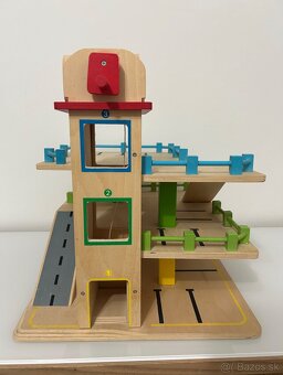 Predám drevené hračky - detská garáž - 3