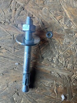 Kotva do betónu - 3