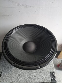 RCF LF 18G401 18" 2 ks - 3