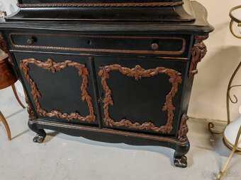 Starožitná vyrezávaná skriňa - 3