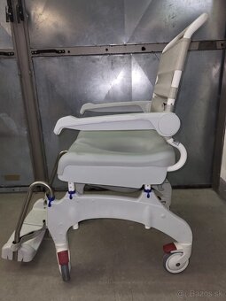 Sprchovací-toaletný vozík - 3