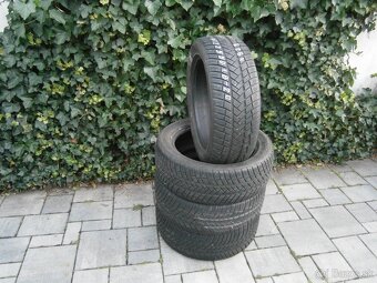 Predám 4x zimné ako nové pneu Vredestein 225/50 R18 99VXL - 3