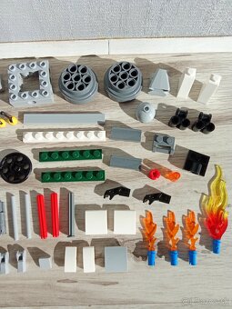 Lego časti zo sady Creator 31103 - 3