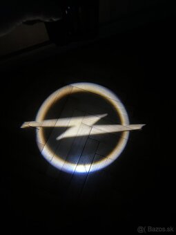 Svetlá s logom projektory do dverí do auta - 3