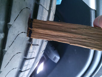 Predam pneu letne 235/50 R19 - 3