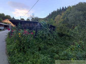 Ponúkame na predaj pozemok v Kolároviciach pri Bytči s roz - 3