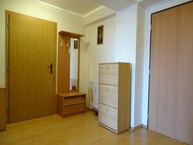 Priestranný 2 izbový byt s dvoma balkónmi a veľkou komorou - 3
