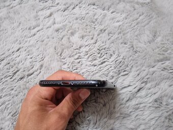 Predám housing na iPhone SE 2. (2020) - Čierny 🖤📱 - 3